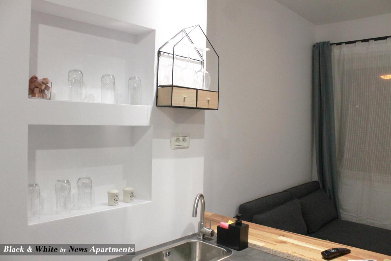 Black & White - News Apartment Bucharest Exterior photo