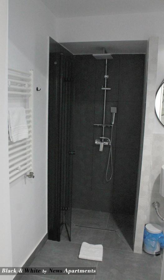Black & White - News Apartment Bucharest Exterior photo
