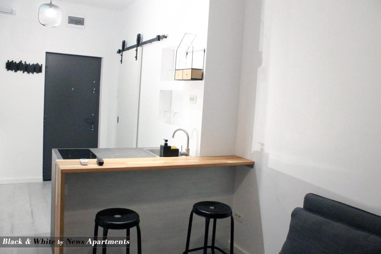Black & White - News Apartment Bucharest Exterior photo